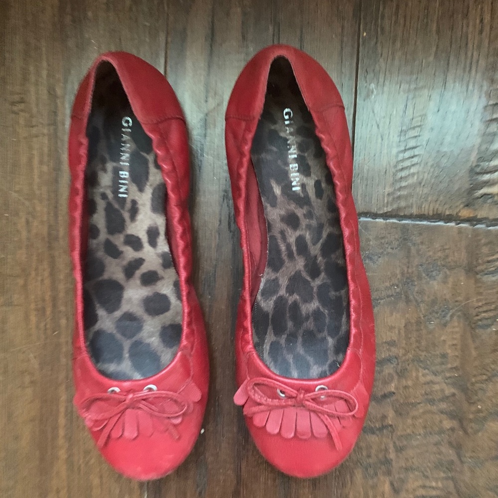 “Renee” Gianni Bini, red flats, Sz 8